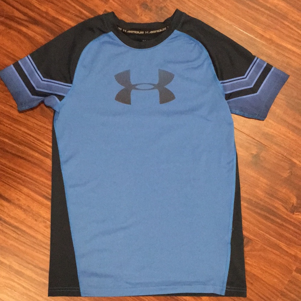 Boys Under Armour Heatgear Tee. Size YLG